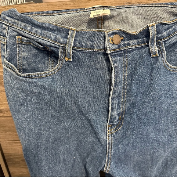 Jeans - Picture 2 of 9